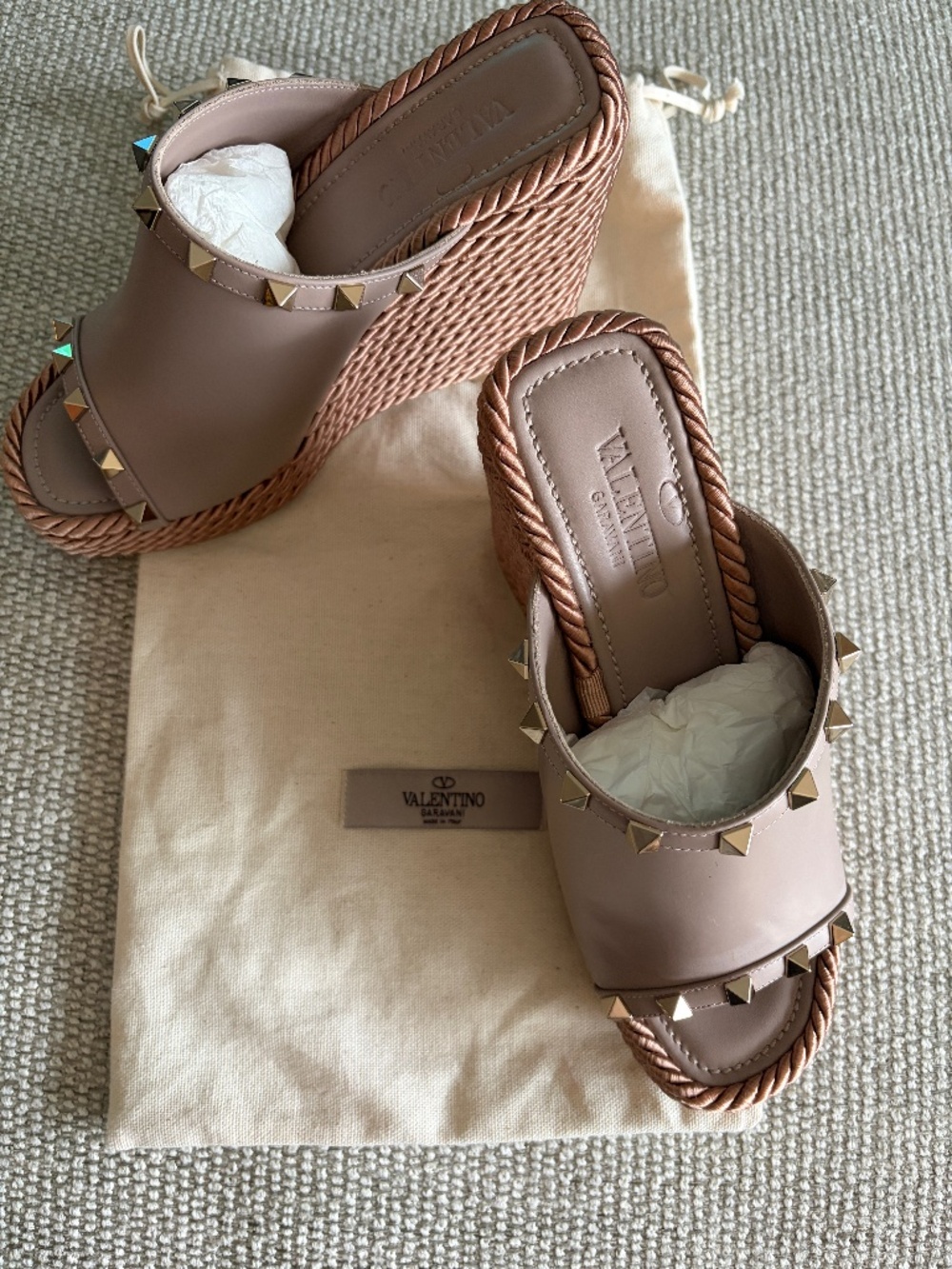 Valentino Garavani  Rockstud Torchon Wedge Espadrilles  Nude/Poudre Size 36(6)